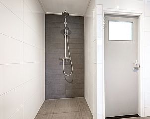 Douche in Wulpenweid Bed en Parking, moderne B&B in De Dennen, Texel.