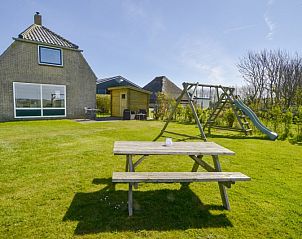 Groer Garten mit Spielgerten im Bungalow Het Lam, Texel. Perfekt fr Familien in Den Burg auf den Watteninseln.