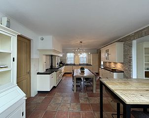 Open kitchen in 44 - Aldubo Landhuis, Den Burg, Texel, with spacious layout and cozy atmosphere.