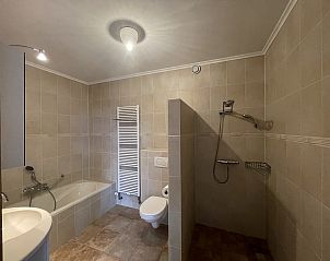 Modern bathroom in 44 - Aldubo Landhuis, Den Burg, Texel, with bathtub and shower.