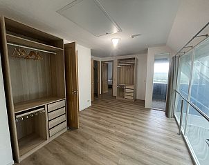 Spacious dressing room in 44 - Aldubo Landhuis, Den Burg, Texel, with lots of storage space.