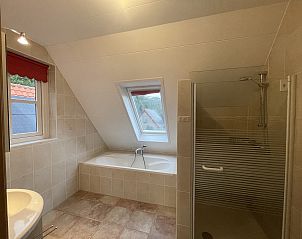 Bathroom with skylight in 44 - Aldubo Landhuis, Den Burg, Texel, with bath and shower.