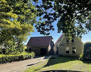 Front view of 44 - Aldubo Landhuis, Den Burg, Texel, with sunny garden.