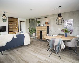 Eetruimte in Onder de Wol vakantiewoning Texel, ideaal voor familiediners en ontspanning.