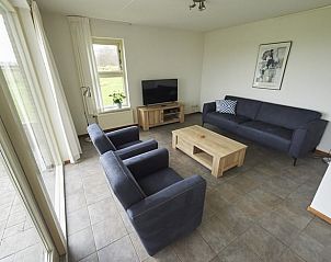 Gezellige woonkamer met zithoek in Vakantiehuis in Den Burg Texel.