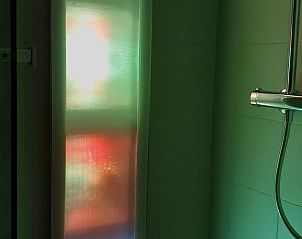 Sfeerverlichting in de badkamer van 't Wambuis, Den Hoorn, Texel voor een ontspannen ervaring.