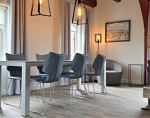 Stijlvolle eetruimte in Vakantiehuisje Den Hoorn Texel met moderne inrichting.