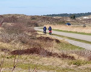 Fietsers genieten van de natuur rondom Vakantiehuisje Den Hoorn Texel.