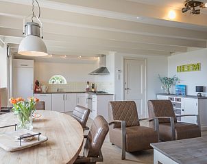 Open keuken en eetgedeelte in Appartement Heem, Den Hoorn, Texel, ideaal voor gezellige maaltijden tijdens uw verblijf.