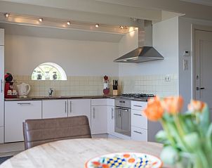 Moderne keuken in Appartement Heem, Den Hoorn, Texel, met alle benodigde voorzieningen voor een comfortabel verblijf.