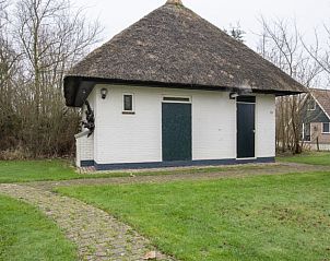 Achterzijde van vakantiehuis Nieuwlanderweg 69, De Koog, Texel, rustieke uitstraling, Waddeneilanden.