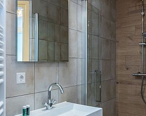 Dusche in Cottage in Oosterend, Texel, Ferienhaus mit Glastr und moderner Ausstattung auf den Watteninseln.