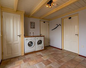 Waschkche im Ferienhaus in Oosterend, Texel, Ferienhaus mit Waschmaschine und Trockner auf den Watteninseln.