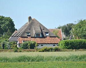 Rustikales Ferienhaus in Oosterend auf Texel, Watteninseln, mit traditioneller Architektur und grner Umgebung.