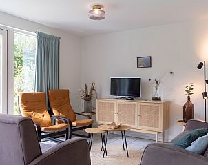 Gerumiges Wohnzimmer im Ferienhaus Typ I - Nr. 59 Mallemok, Oosterend, Texel, mit modernen Mbeln und viel Licht.