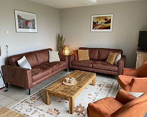 Stilvolles Wohnzimmer von Typ II - Nr. 47 Kohlmeise, Ferienhaus in Oosterend, Texel, mit gemtlicher Sitzecke.