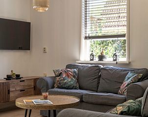 Comfortabele woonkamer in Type I - nr. 55 Marel, vakantiehuis in Oosterend Texel, met moderne inrichting voor een ontspannen verblijf op de Waddeneilanden.