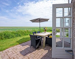 Blick von der Terrasse des Ferienhauses De Kokkel in Oosterend Texel auf die Natur.
