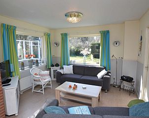 Bright living room in Holiday Home De Nagtegaal 15, De Dennen, Texel overlooking the garden.