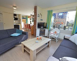 Cozy living room in Holiday Home De Nagtegaal 15, De Dennen, Texel with modern furnishings.