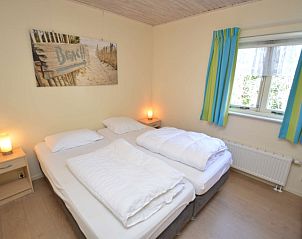 Attractive double bedroom in Holiday Home De Nagtegaal 15, Texel with comfortable bed.
