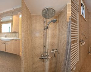 Modernes Badezimmer in Cottage 7, De Dennen, Texel mit gerumiger Dusche und stilvoller Ausstattung.