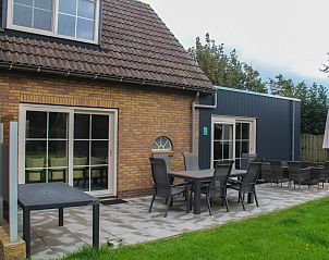 Terras van bungalow Ekster in De Dennen, Texel met zitgelegenheid.