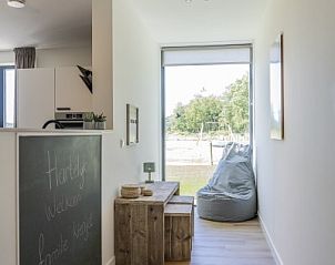 Lichte entree met uitzicht in Rovershut - Familiehuis 2, vakantiehuis in De Dennen, Texel.