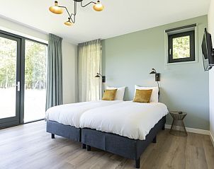 Slaapkamer met tweepersoonsbed in Rovershut - Familiehuis 2, De Dennen, Texel.