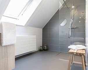 Moderne douche in Rovershut - Familiehuis 2, vakantiehuis in De Dennen, Texel.