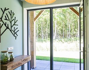 Entree met natuurlijke elementen in Rovershut - Familiehuis 2, De Dennen, Texel.