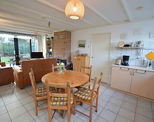 Offene Kche und Essbereich im Ferienhaus de Parel 212, De Dennen, Texel.