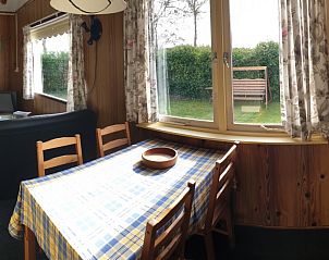 Gezellige eetkamer in De Strandloper vakantiehuis in De Koog, Texel.