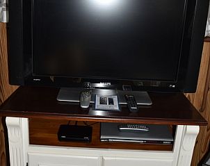 Moderne televisie in De Strandloper bungalow, De Koog, Texel.