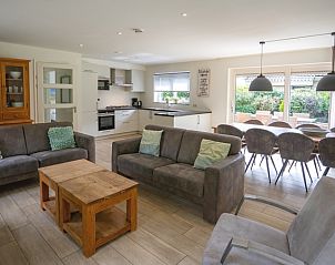 Open kitchen and dining area in Holiday home de Parel 152, De Dennen, Texel, with modern facilities.