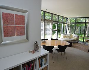 Gezellige eetruimte in Vakantiehuis 't Hoogelandt 202 - Aan Zee, De Dennen, Texel met veel natuurlijk licht.