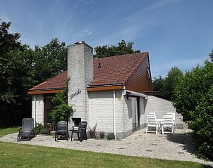 Exterior of Holiday home Gortersmient 330, De Dennen, Texel with patio chairs.