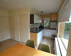 Modern kitchen in Holiday Home De Nagtegaal 19, De Dennen, Texel, with all necessary appliances.