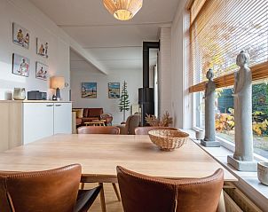 Gartenanlage mit Blumen und Obst im Bungalowpark 't Luwe Land - 7B - De Wijnhof, Ferienhaus in De Dennen, Texel.