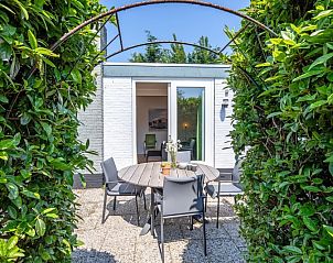 Essecke mit viel Licht im Bungalowpark 't Luwe Land - 7B - De Wijnhof, Ferienhaus in De Dennen, Texel.