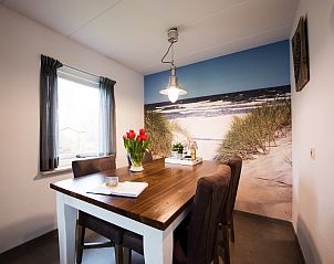 Gemtliches Esszimmer im Bungalowpark Gortersmient Ferienhaus Gortersmient 284, De Dennen, Texel.