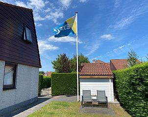 Vacation home Gortersmient 356 with Texel flag in De Dennen. Experience the Wadden Islands with pride and comfort.