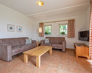 Knusse zithoek in 't Mienthuis - De Jonker, vakantiehuis op Texel, De Dennen, ideaal voor een ontspannen verblijf op de Waddeneilanden.