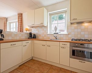 Moderne keuken in 't Mienthuis - De Jonker, vakantiehuis op Texel, De Dennen, voorzien van alle gemakken voor een comfortabel verblijf.