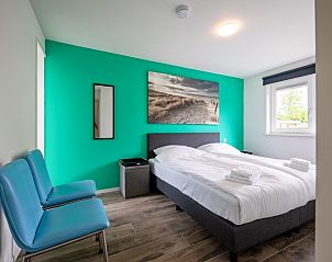 Bedroom with modern interior in Bungalowpark Uterste Coogh - Bungalow 82 - De Luwte, De Dennen, Texel.