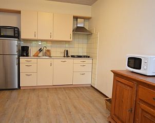 Volledig uitgeruste keuken in vakantiehuis Narcis, De Dennen, Texel met moderne apparatuur.