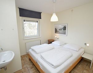 Comfortable bedroom with double bed in Holiday home de Parel 204, De Dennen, Texel.