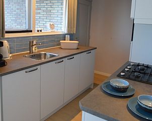 Moderne Kche im Bungalow Uterste Coogh 104, De Dennen, Texel, mit allen Annehmlichkeiten.