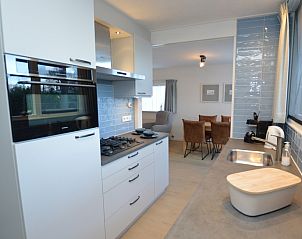 Vollstndig ausgestattete Kche im Ferienhaus Uterste Coogh 104, Texel, mit stilvoller Einrichtung.