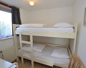 Bedroom with bunk beds in vacation home Gortersmient 340, Bungalowpark Gortersmient, De Dennen, Texel.